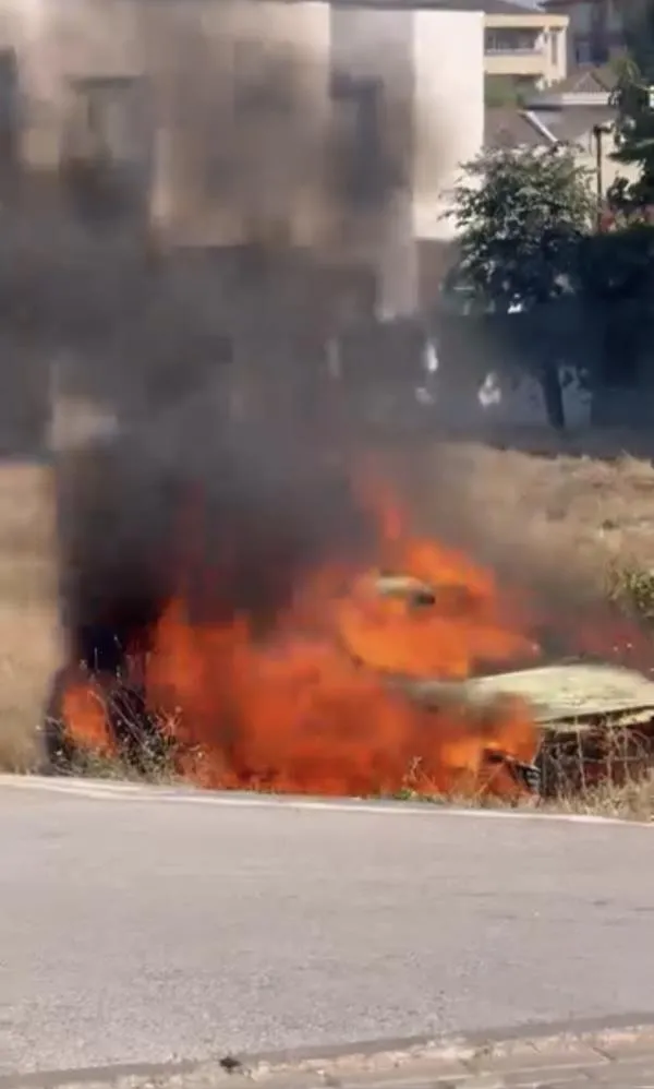 Bir otomobil daha alev topuna döndü