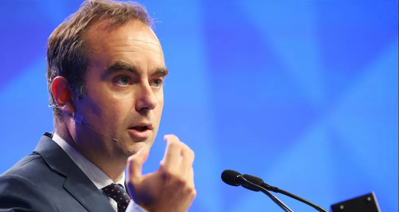 27 gün önce atanan başbakan istifa etti