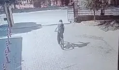 İnegöl'de küçük çocuk hırsızlık yaparken görüntülendi