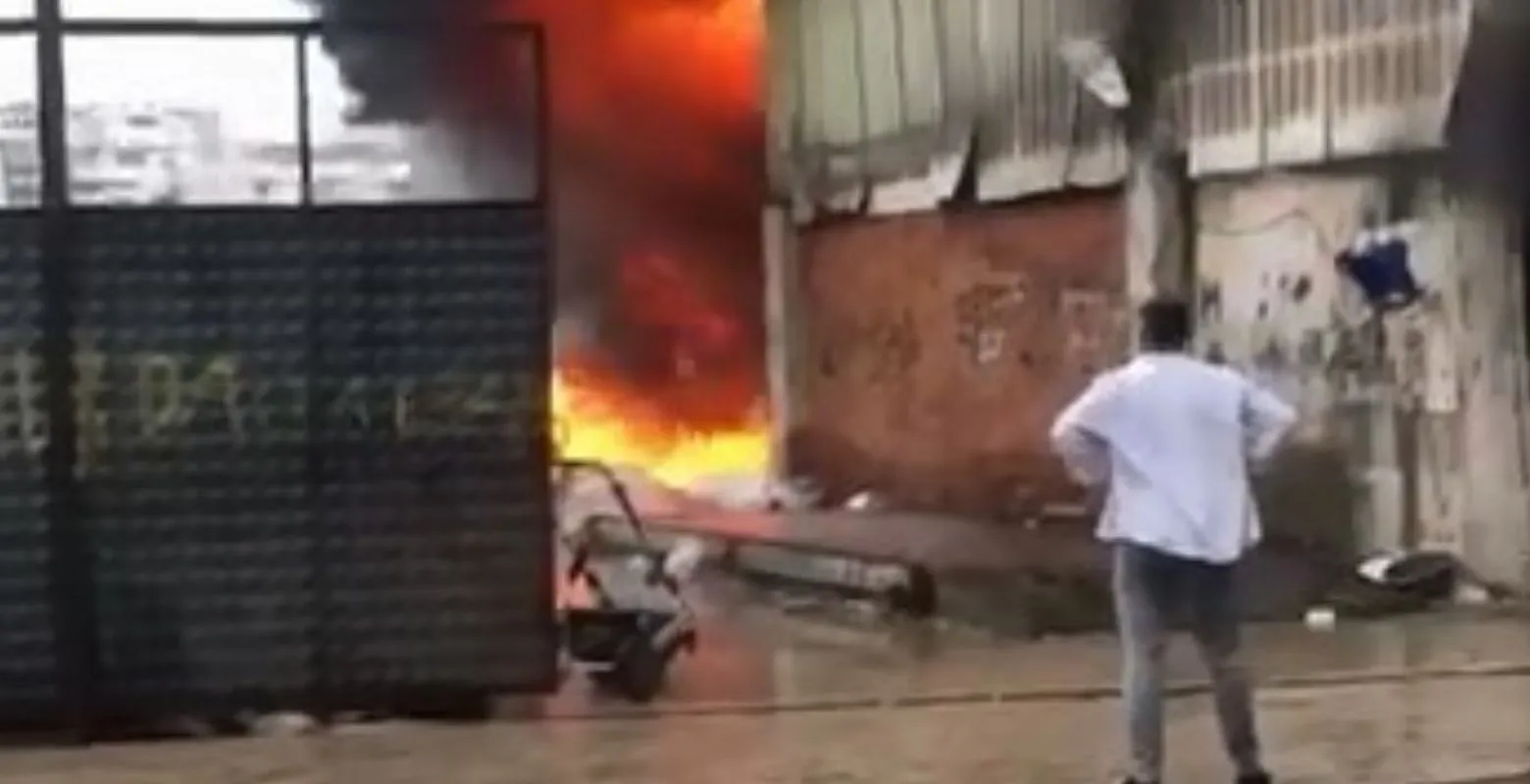 Çaresiz gözlerle yanmasını izledi