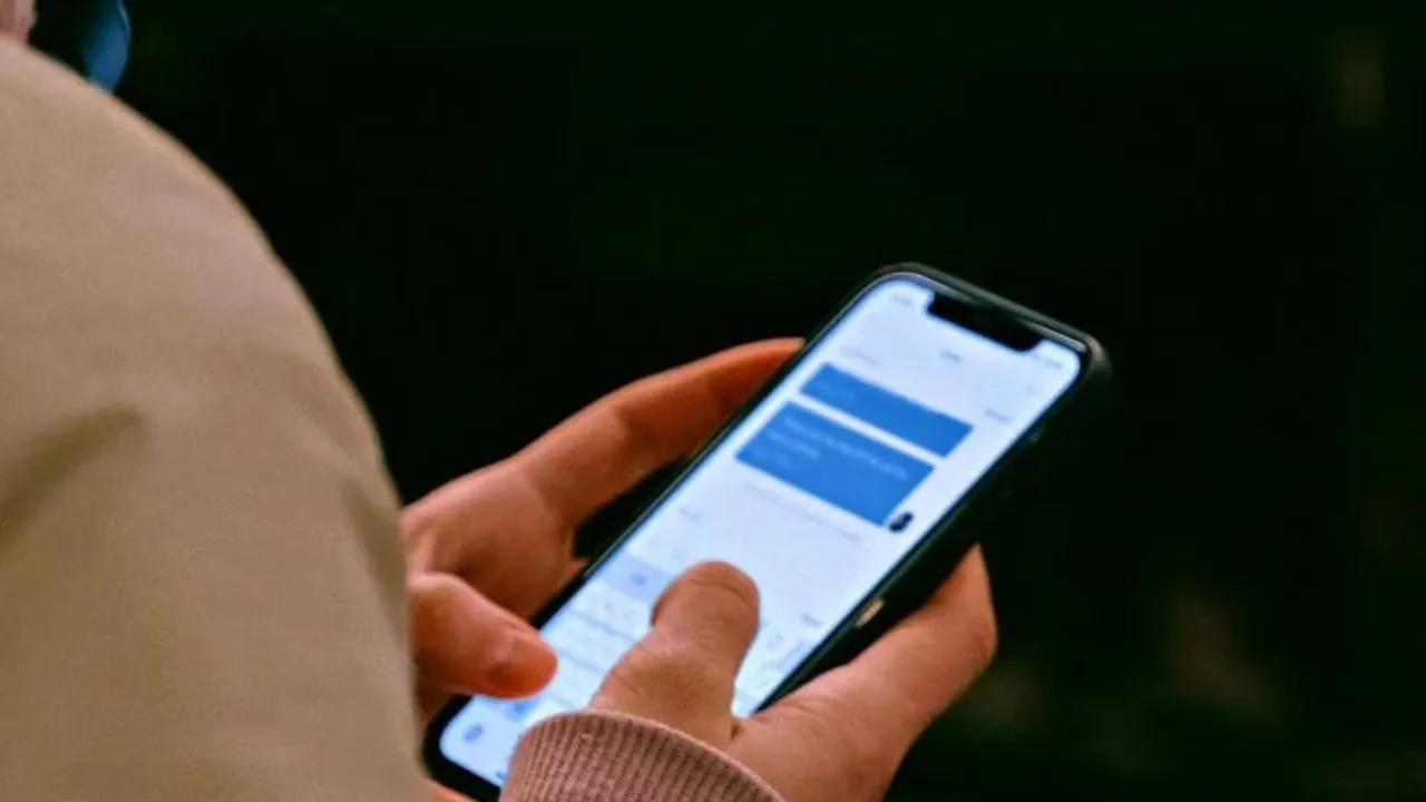 Eşini telefona böyle kaydeden yandı! Tazminat ödeyecek