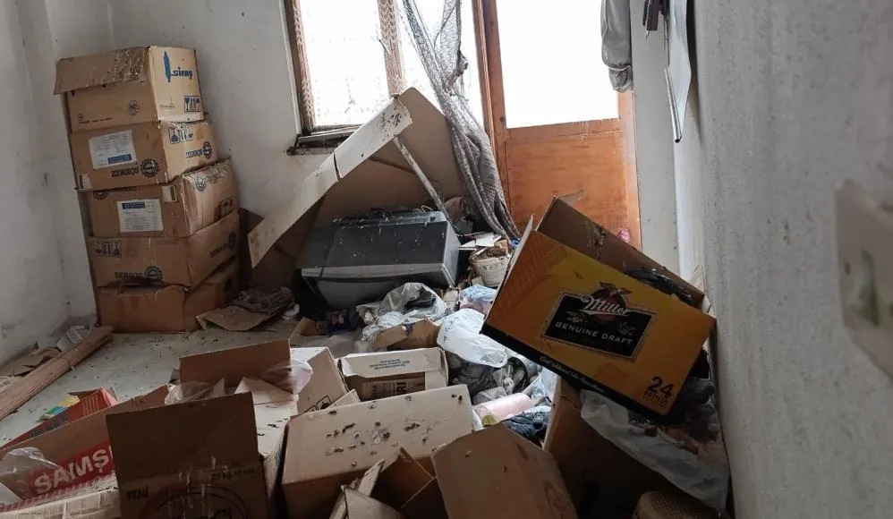 Çöplüğe dönen ev için mahkemeden flaş karar!