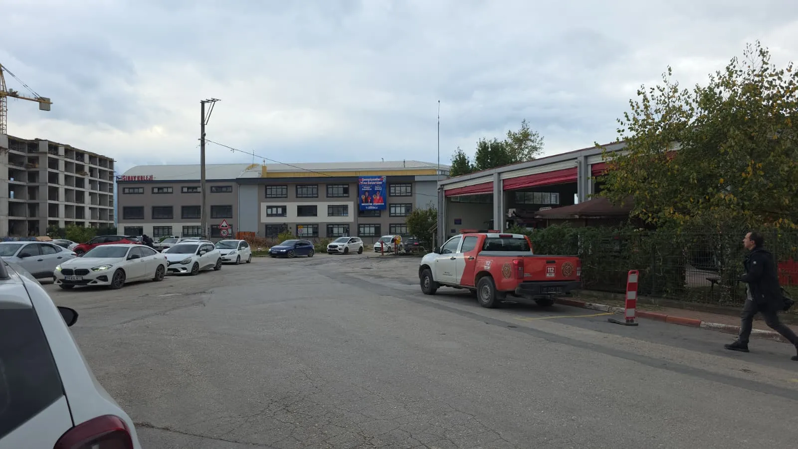 İnegöl'de trafik acil itfaiyeye geçit vermiyor