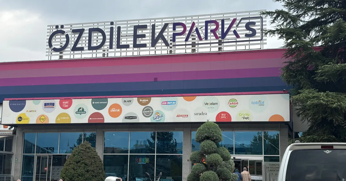 İnegöl'ün ilk AVM'si adını değiştirdi; Özdilek Parks oldu