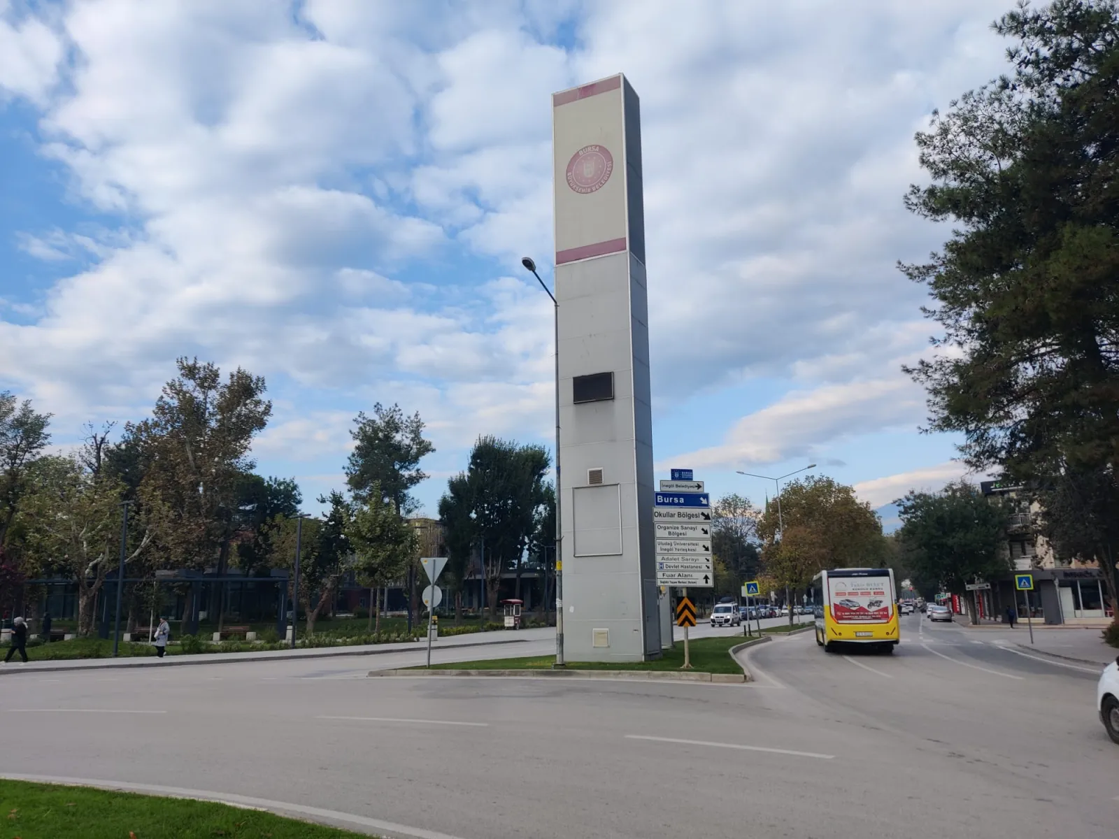 Şehrin kalbindeki "ucube" 9 senedir meydanda