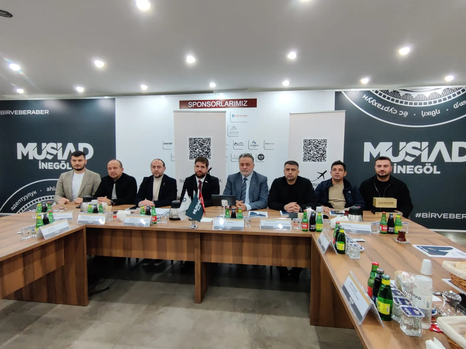 Türkiye’nin İlk İhracat Rehberi Genç MÜSİAD İnegöl’den