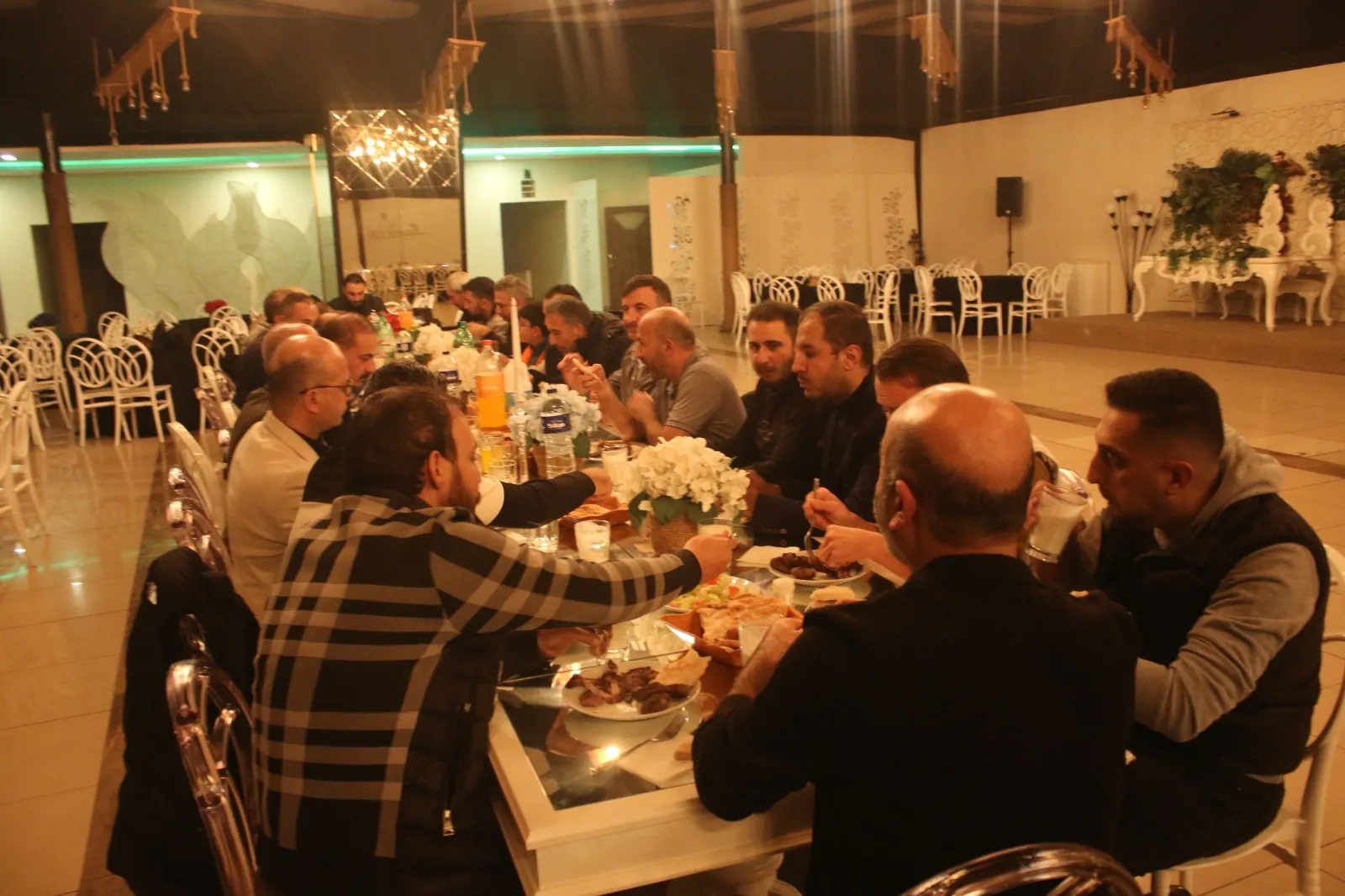 İnegöl'de Dernek Başkanı'ndan şampiyonluk yemeği