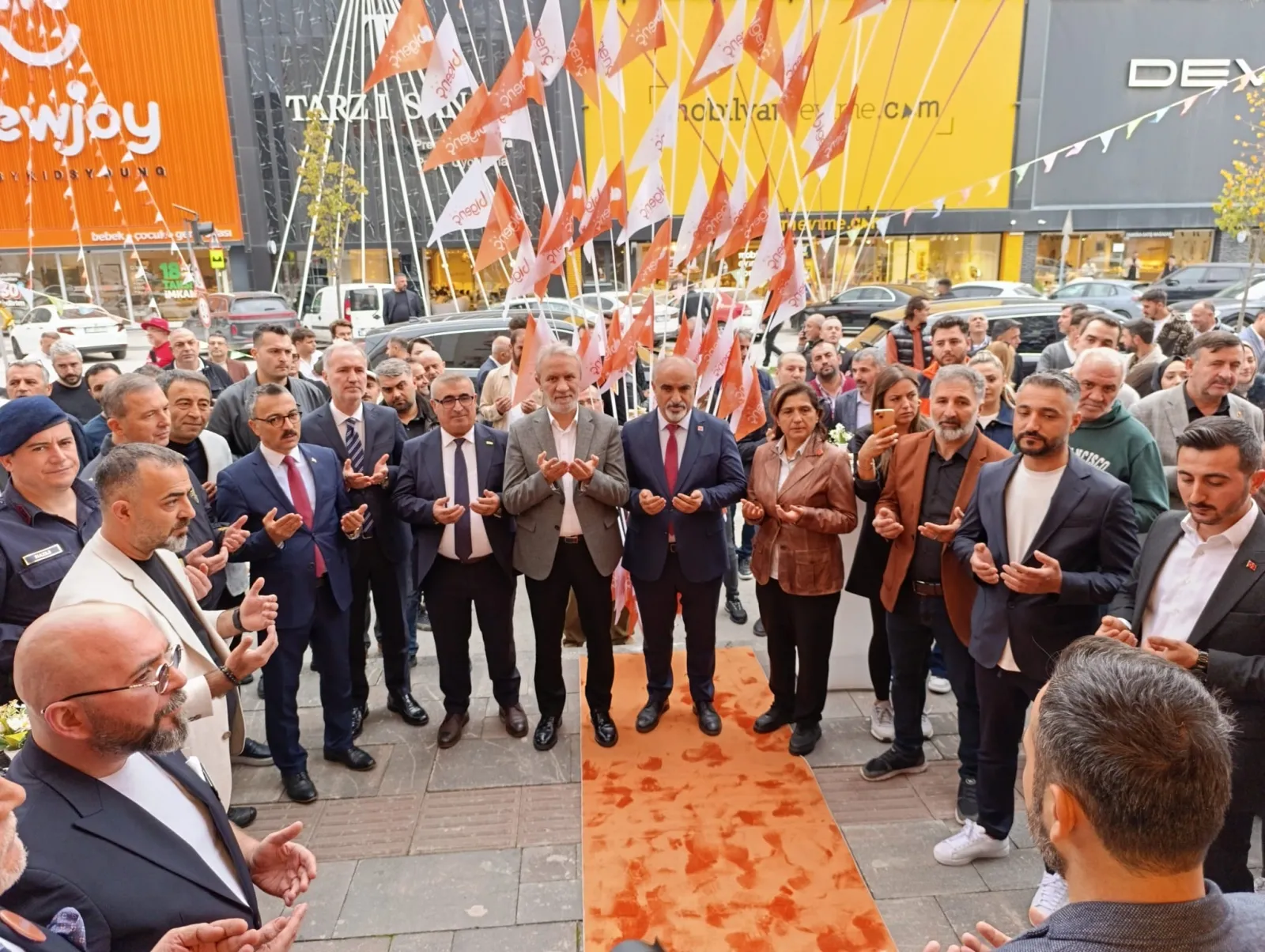 BİGENÇ 41. mağazasını Ertuğrulgazi Caddesi'nde açtı