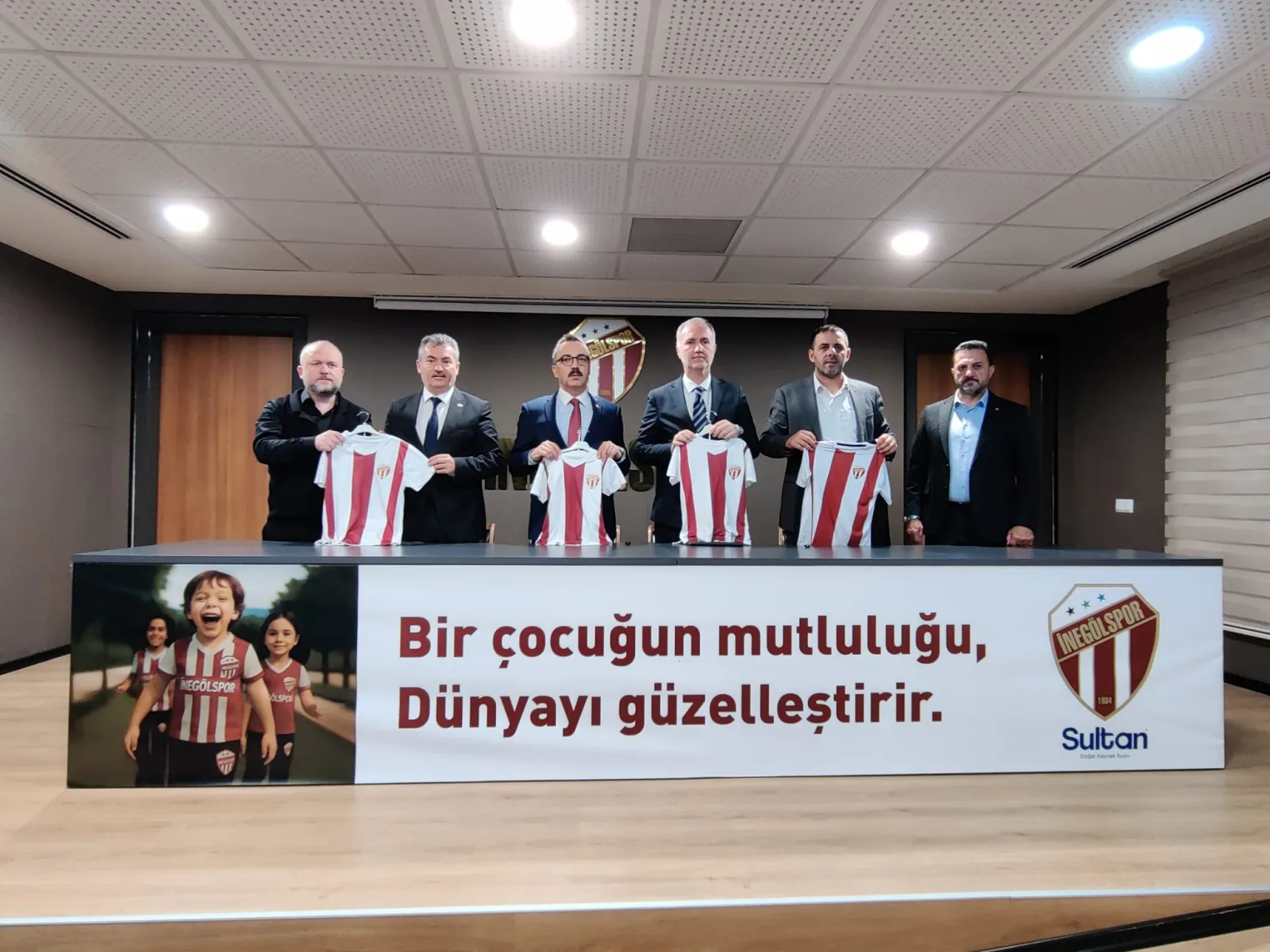 İnegölspor'dan 60 bin öğrenciye dev destek!