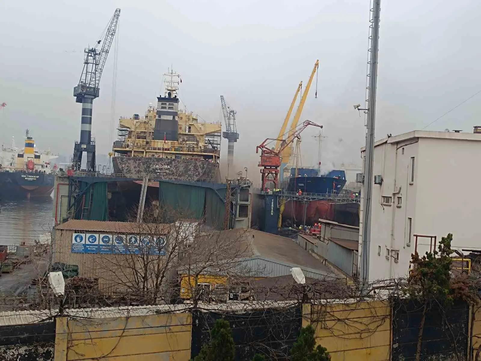 Tuzla tersanesinde patlama! Ölü ve yaralılar var