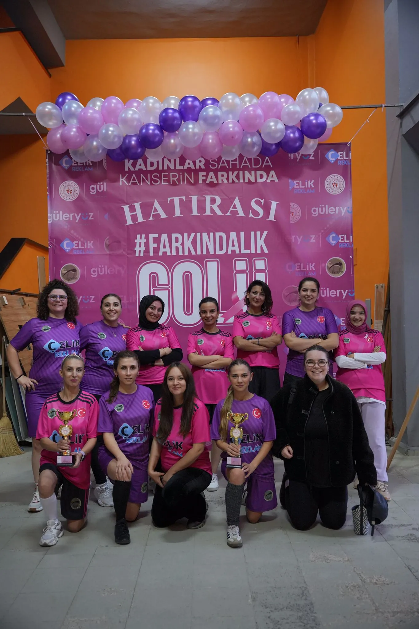 İnegöl’de sahaya çıkan kadınlar, farkındalık golünü attı