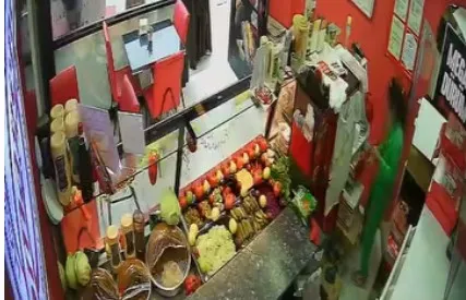 İnegöl'de Suriyeli kadınlar küçük çocuğa hırsızlık yaptırdı