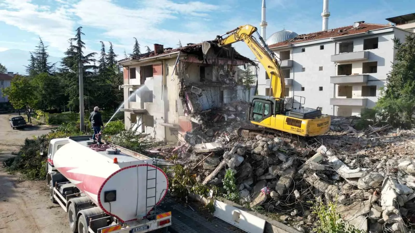 İnegöl Belediyesi Turgutalp Kentsel Dönüşüm Projesi 2. ve 3. Etap Yıkım Çalışmalarına Başladı