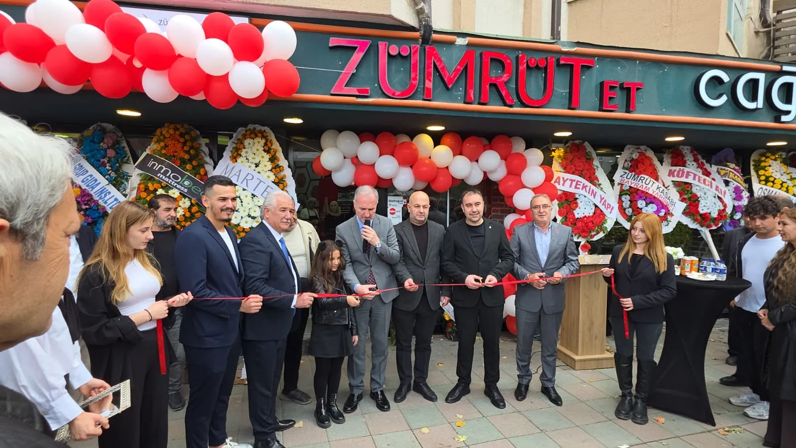 Zümrüt Et Cağ Kebap İnegöl'de törenle açıldı