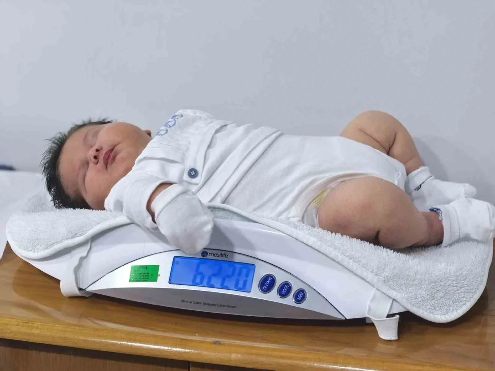 İnegöl'de 6 Kilo 150 Gram Doğan Bebek Herkesi Şaşırttı