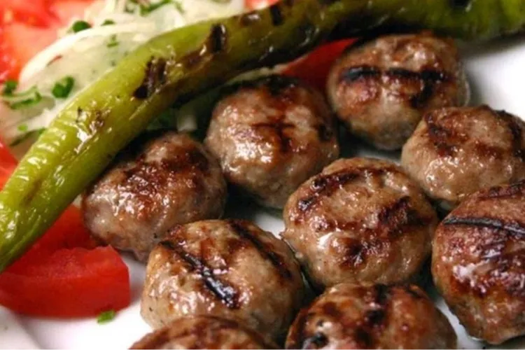 Vatandaşa köfte diye bakın neler yedirmişler