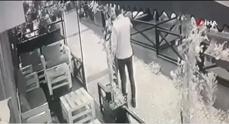 Mekana alınmayınca 4 kişiyi birden vurdu