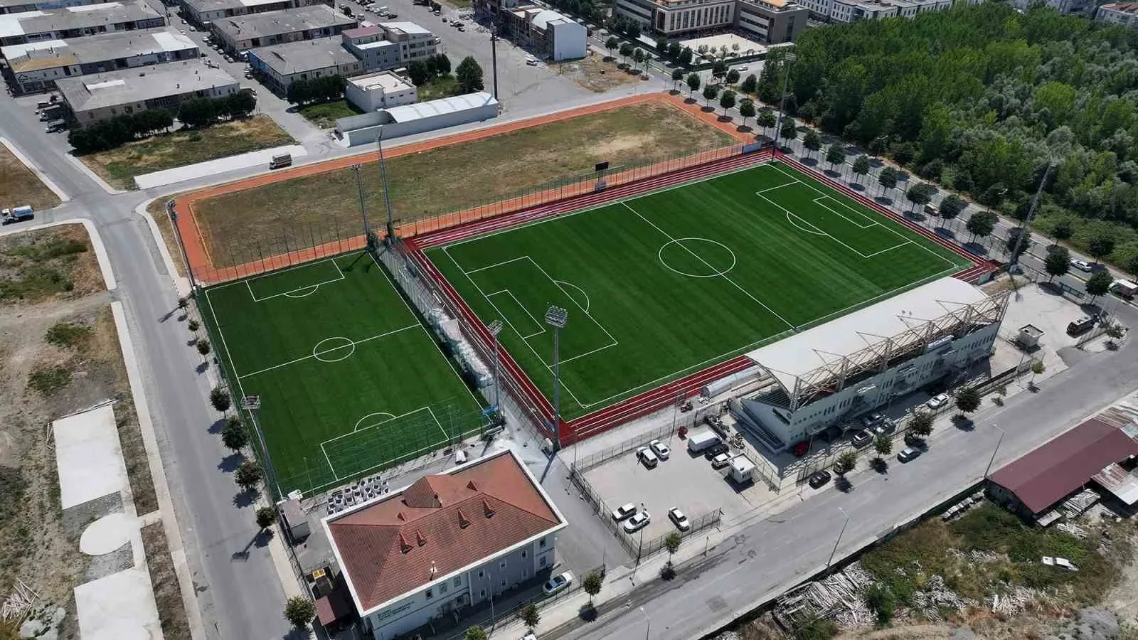 Sakarya'da Ekrem Karaberberler Futbol Altyapı Tesisleri'ne FIFA Sertifikası