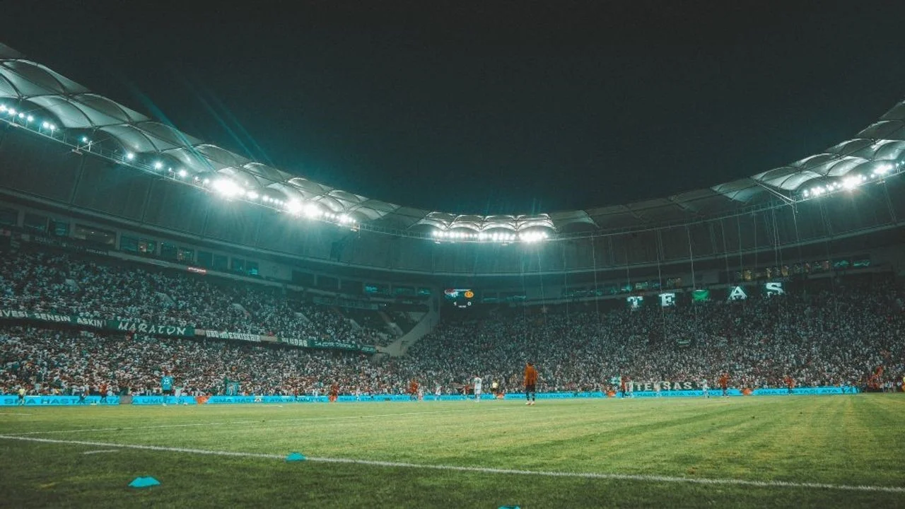 Bursaspor, PFDK'dan 1 Maç Seyircisiz Oynama Cezası Aldı