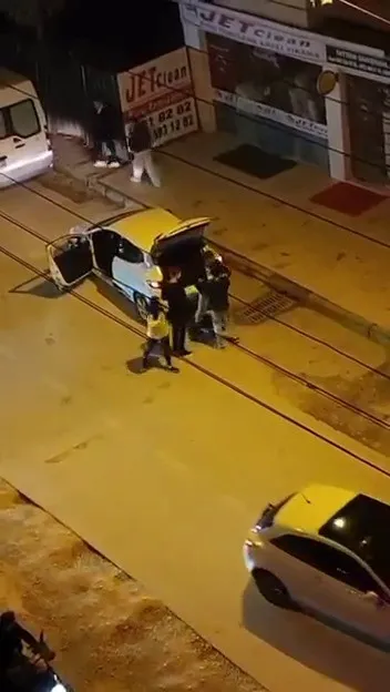 Dehşet anları kamerada! Kadını yol ortasında sürükledi