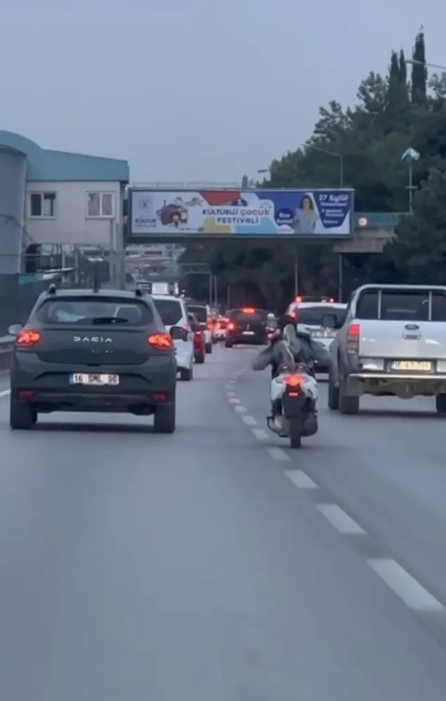 Trafik magandası sürücülerin hayatını böyle hiçe saydı