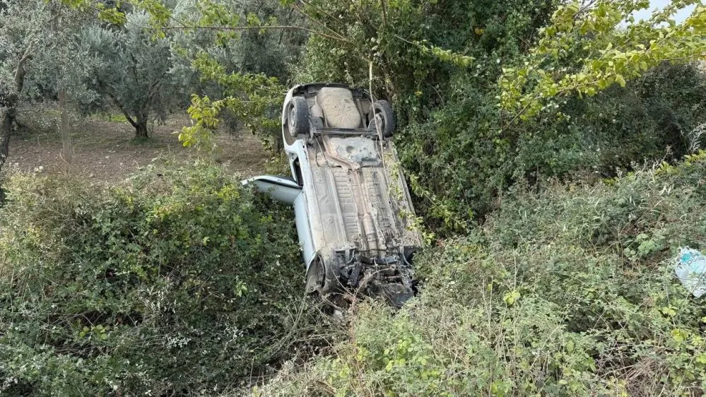 Sollama yaparken takla atıp ağaçlık alan uçtu