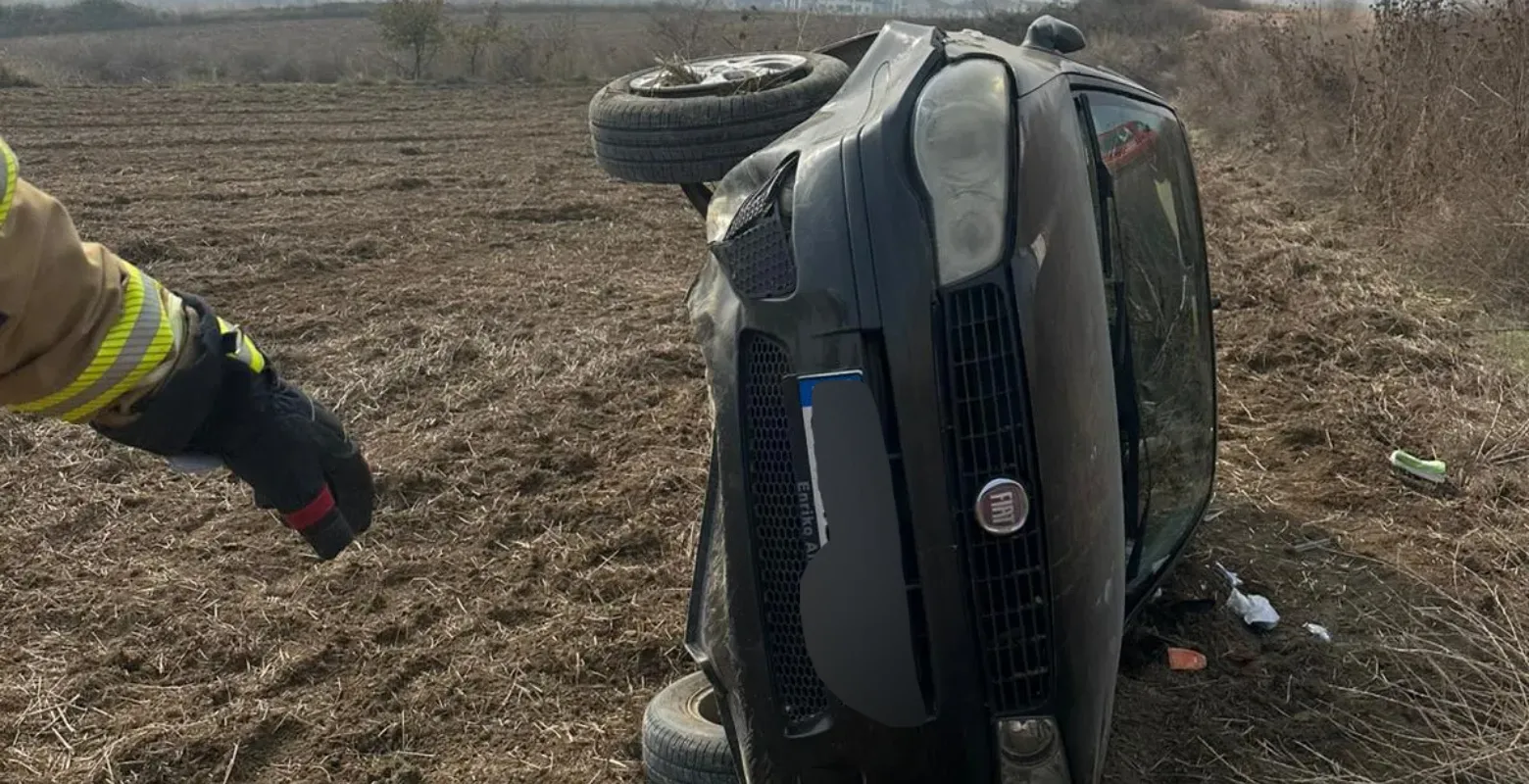 İnegöl'de feci kaza! 2 kişi hastaneye kaldırıldı
