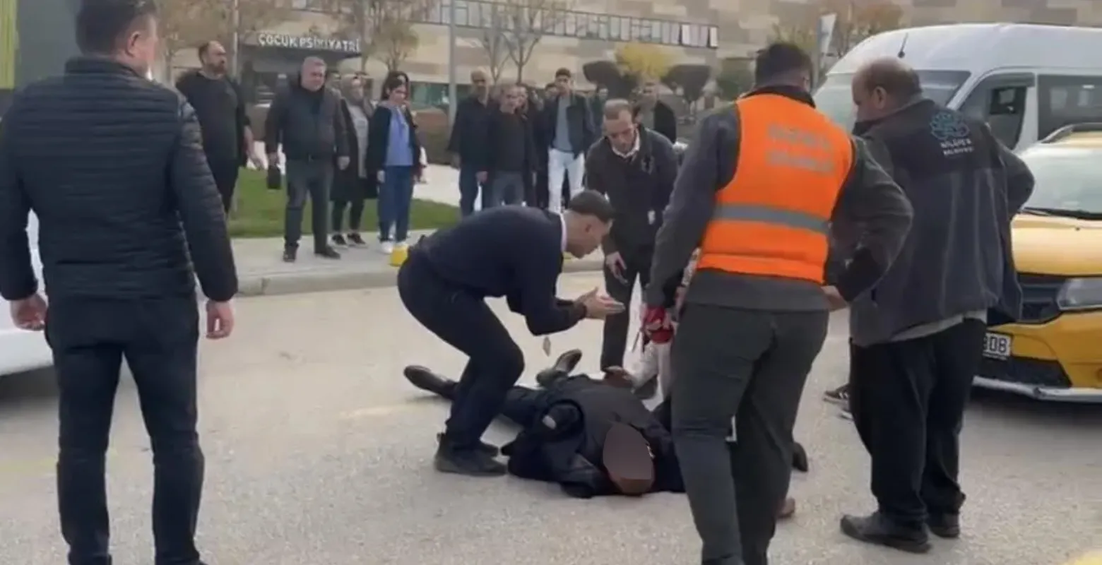 Hastane önünde feci kaza!