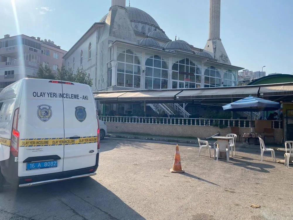 Cami tuvaletinde ölü bulundu
