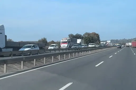 İnegöl girişinde kilometreyi bulan araç kuyruğu