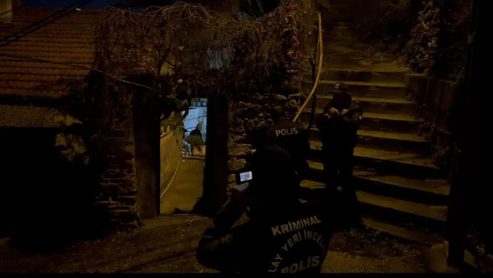 Yaşlı kadın bahçesinde cesetle karşılaştı