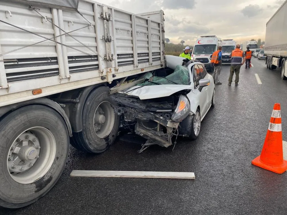 İnegöl'de feci kazada "Sakin ol anne ölmedik!" sözleri yürekleri sızlattı: 3 yaralı