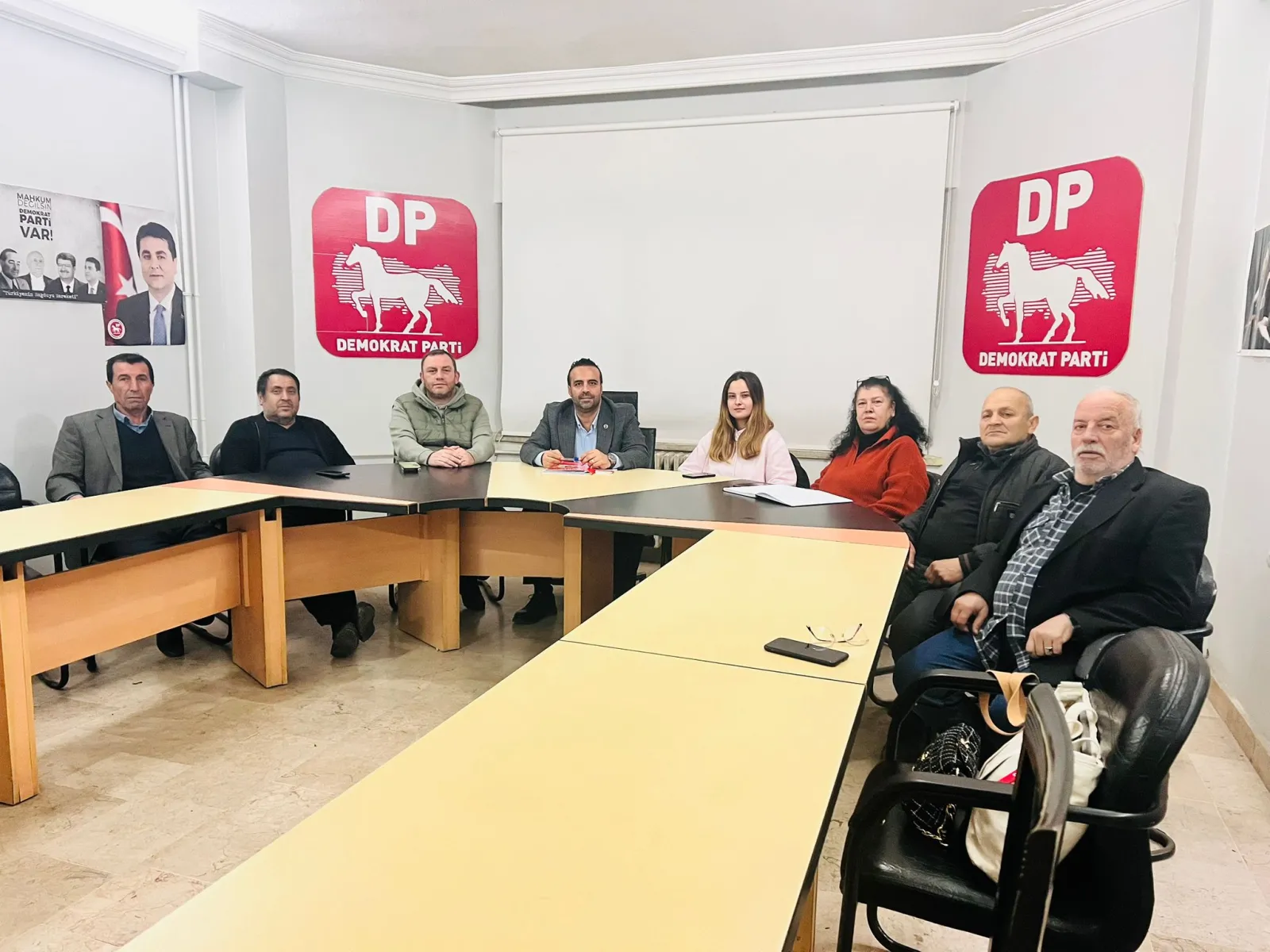 Demokrat Parti İnegöl İlçe Teşkilatında Görev Dağılımı Yapıldı