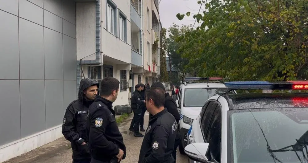 Feci olayda 3. kattan düşen adam ağır yaralandı
