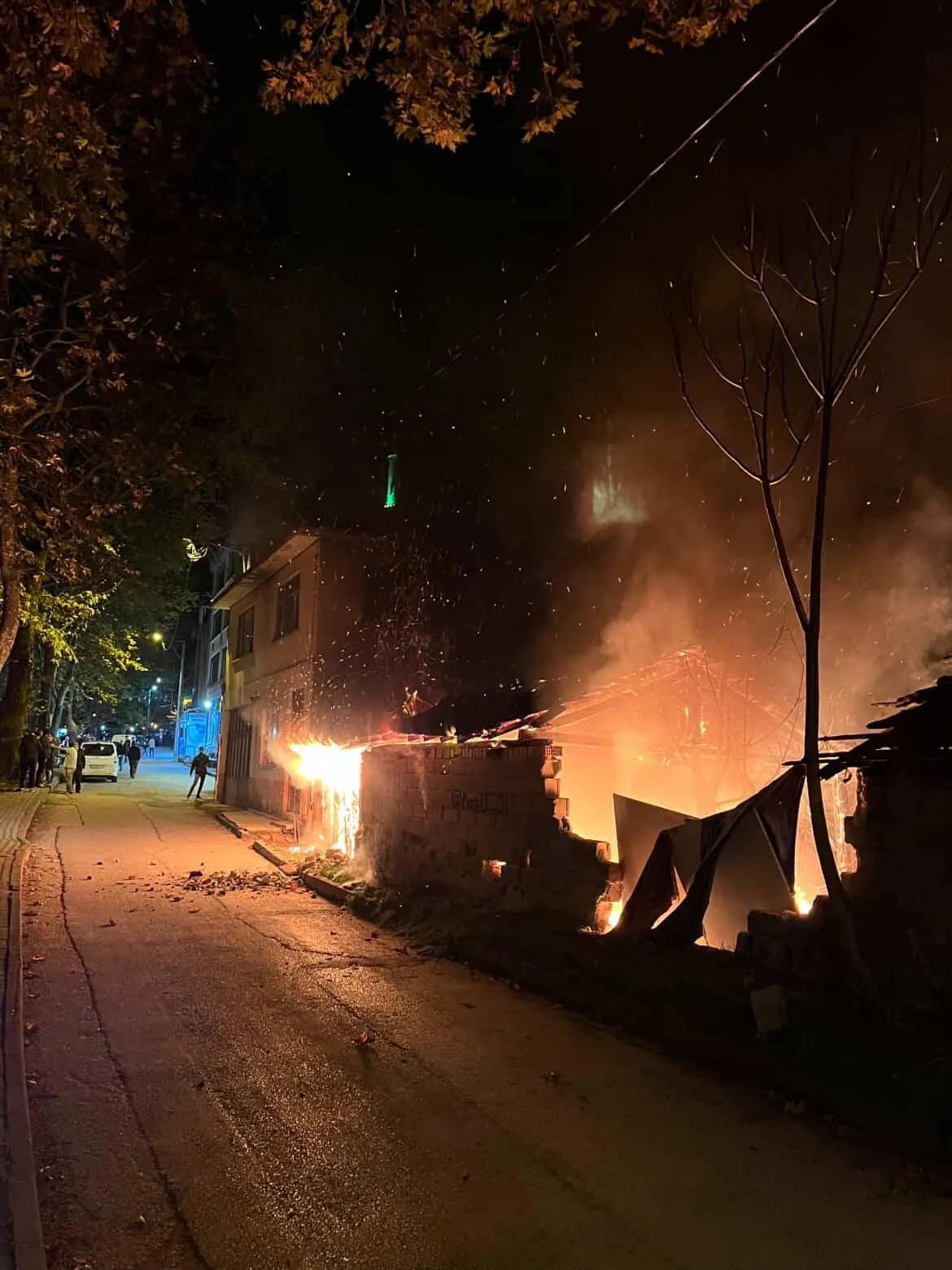 İnegöl Yeniceköy’de Ahşap Binada Korkutan Yangın!