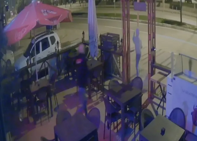 İnegöl'de iş yerine giren hırsızı sopayla kovaladı