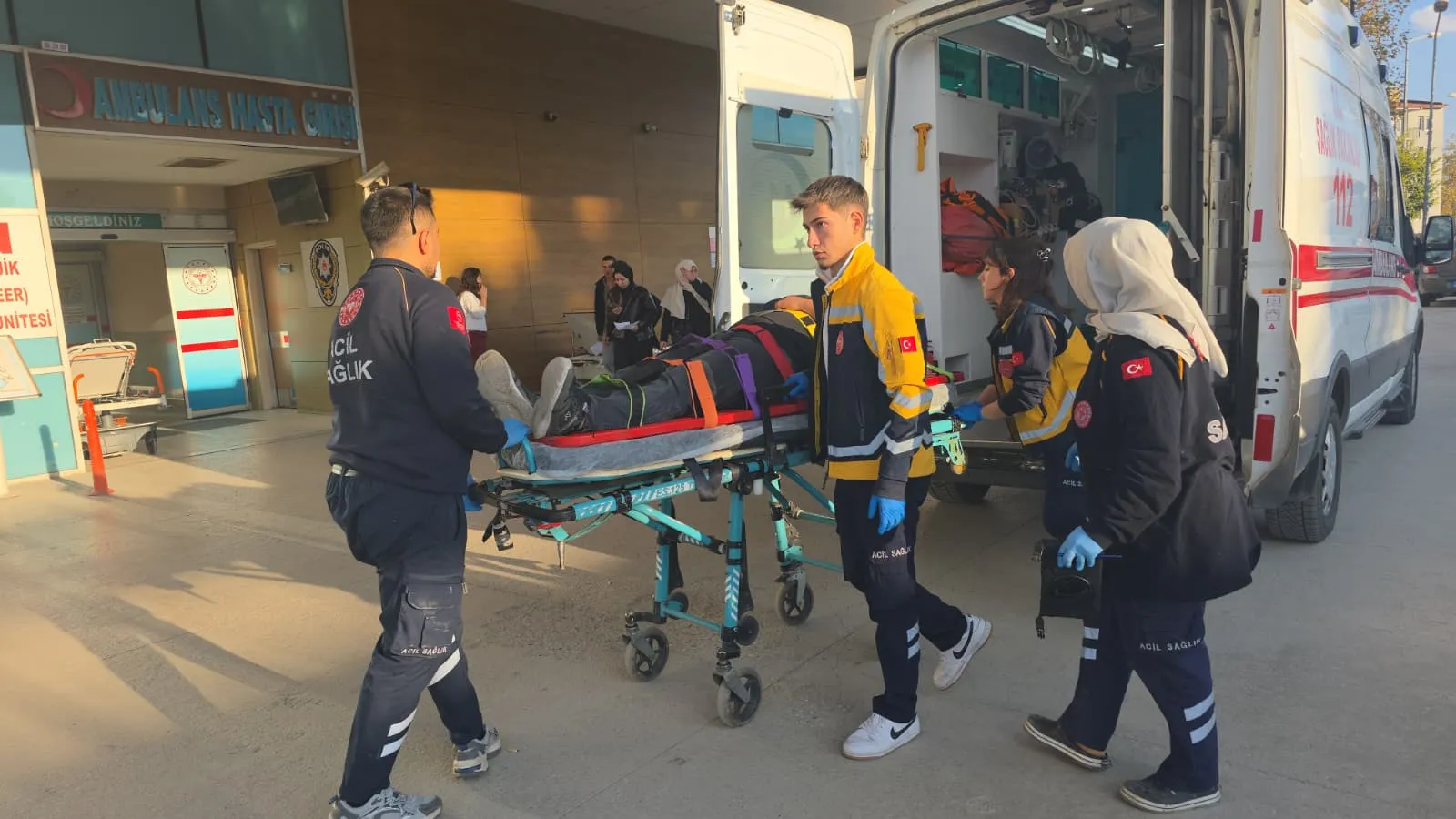 Mahmudiye Mahallesi'nde Hafif Ticari Araç ile Cip Kaza Yaptı: 1 Yaralı