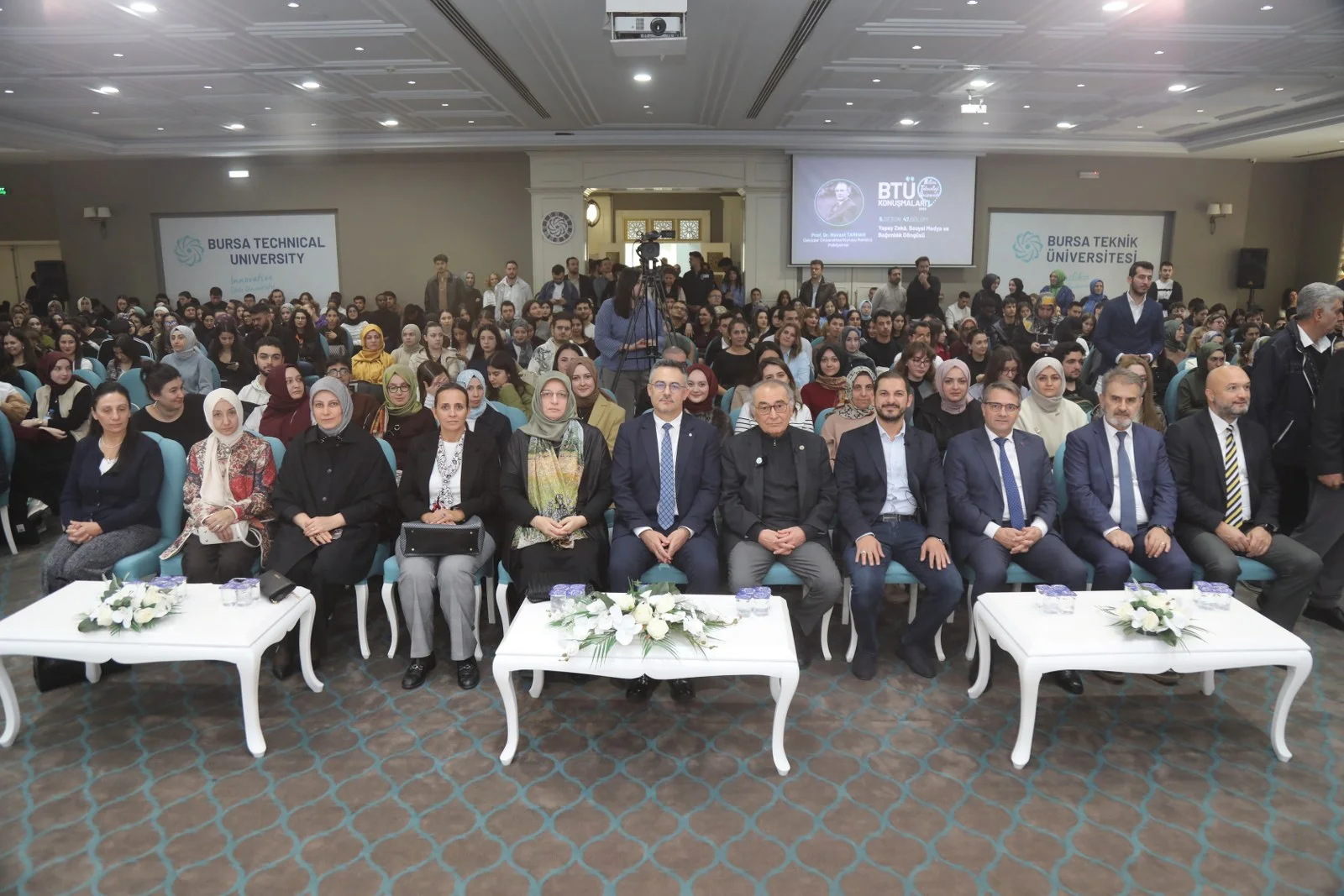 Dijital bağımlılık yeni neslin en büyük tehdidi oldu