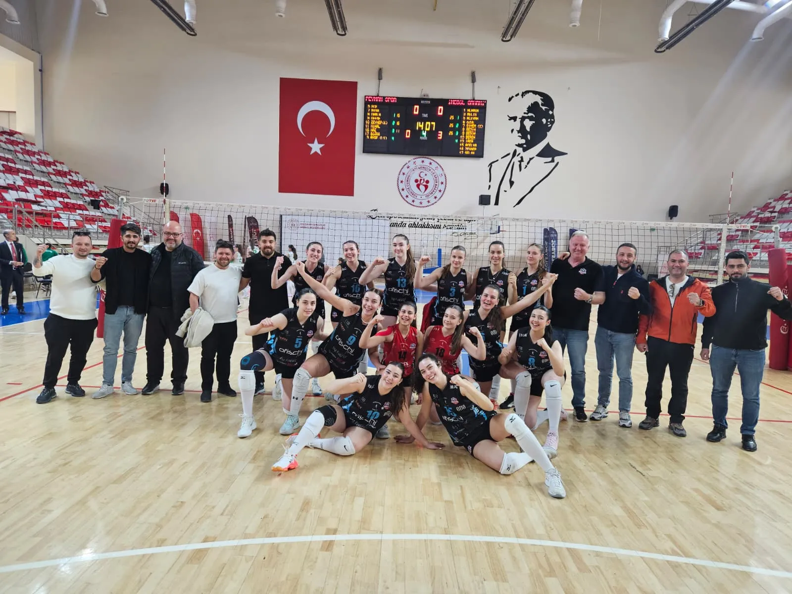 İnegöl Orhaniyespor Kadın Voleybol Takımı Eskişehir’de Şov Yaptı