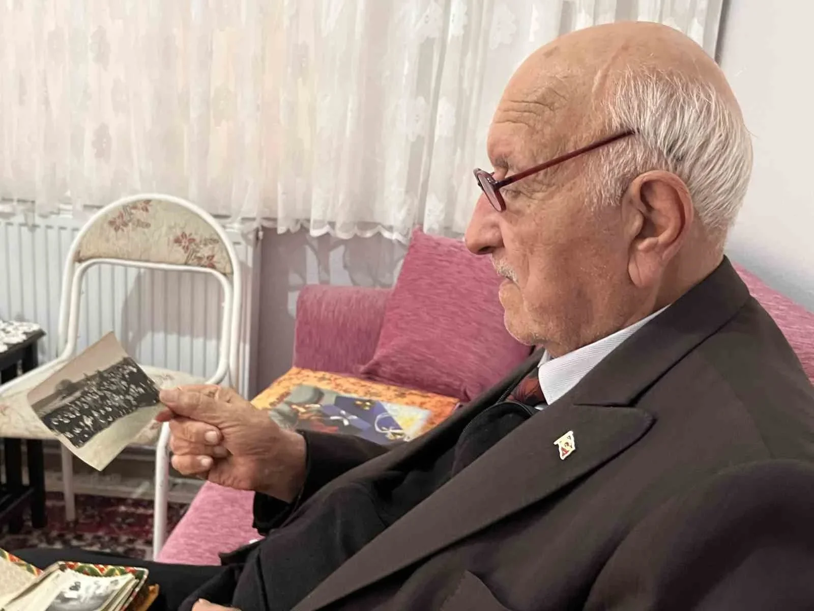 Hayrabolu’nun 85 yaşındaki emekli öğretmeni Öğretmenler Günü’nü bekliyor