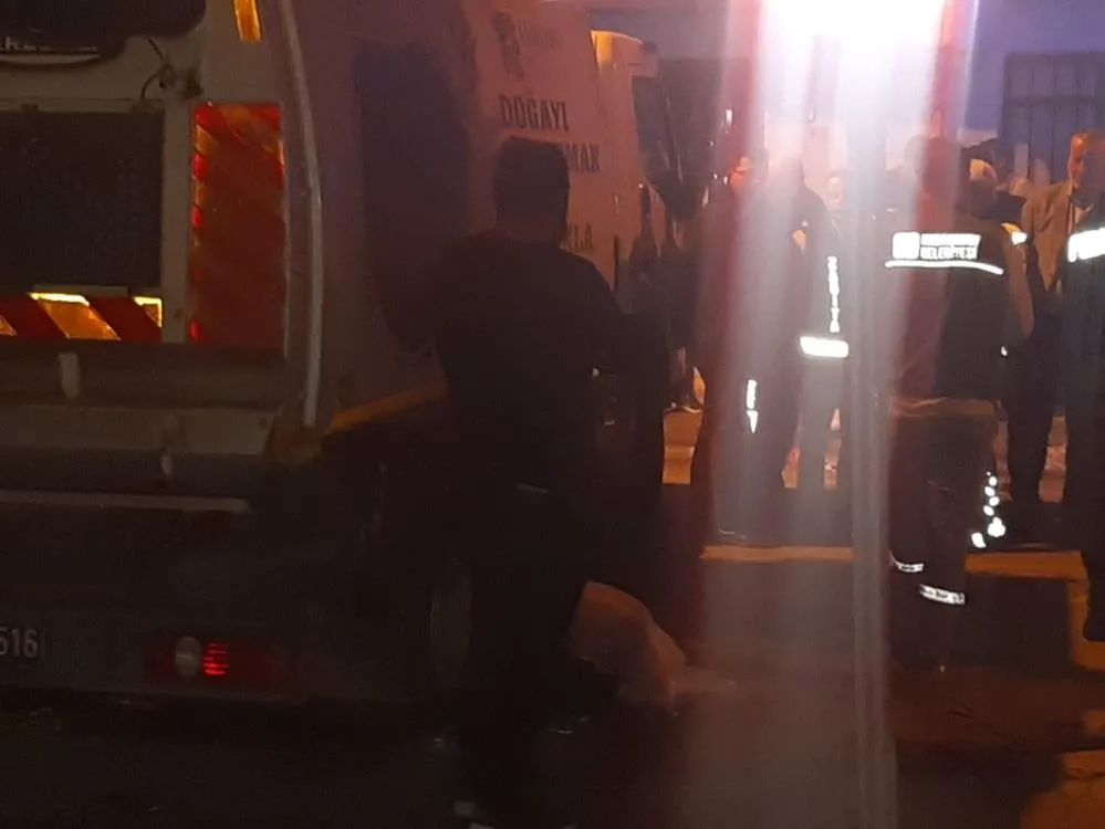 Çöp kamyonunun altında feci şekilde can verdi!