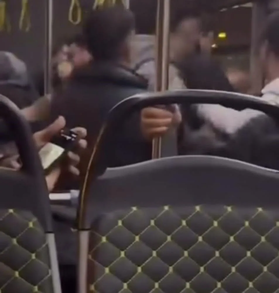 Otobüste yumruklar havada uçuştu