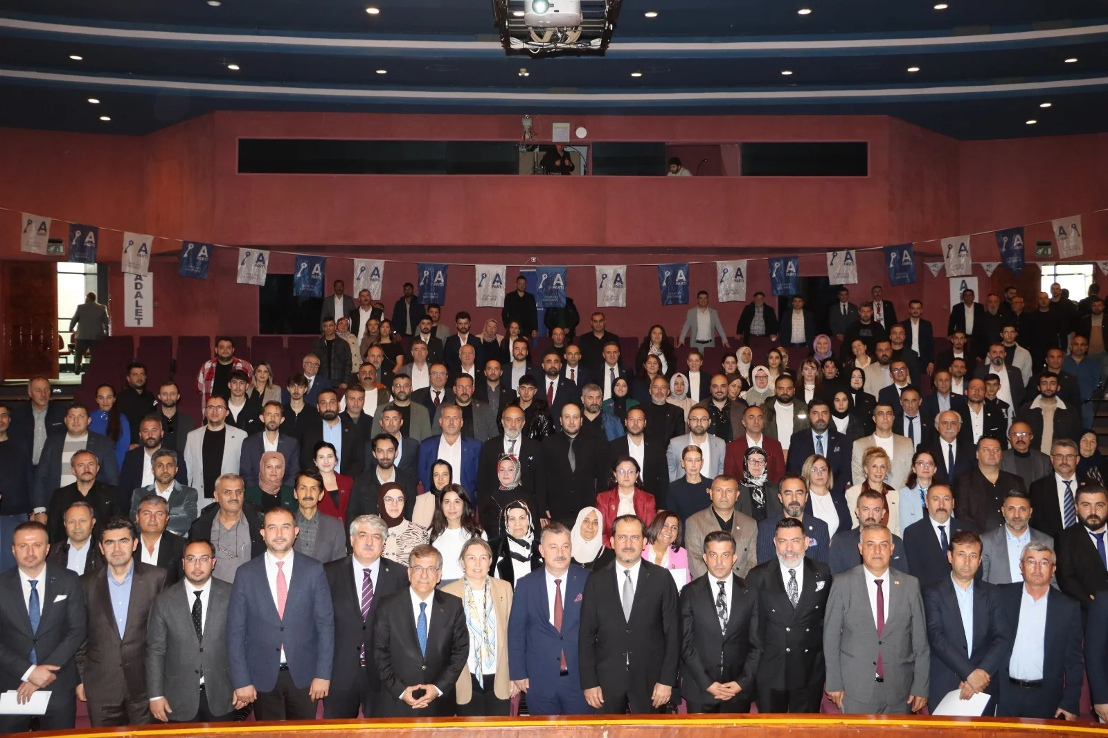 Anahtar Parti merkez siyaset için ‘Versiyon 2’ dönemini başlattı