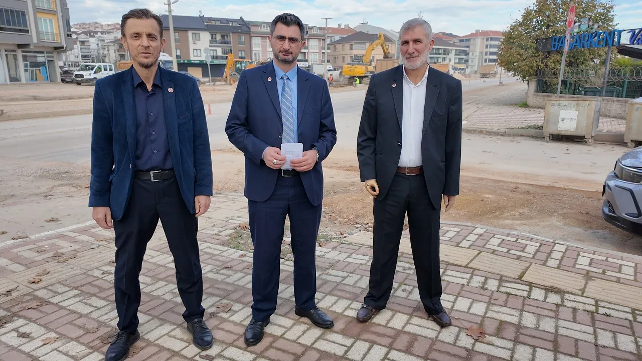 2 Sene Asfalt Atılmıştı, Akpınar Caddesi Yine Kazılıyor!