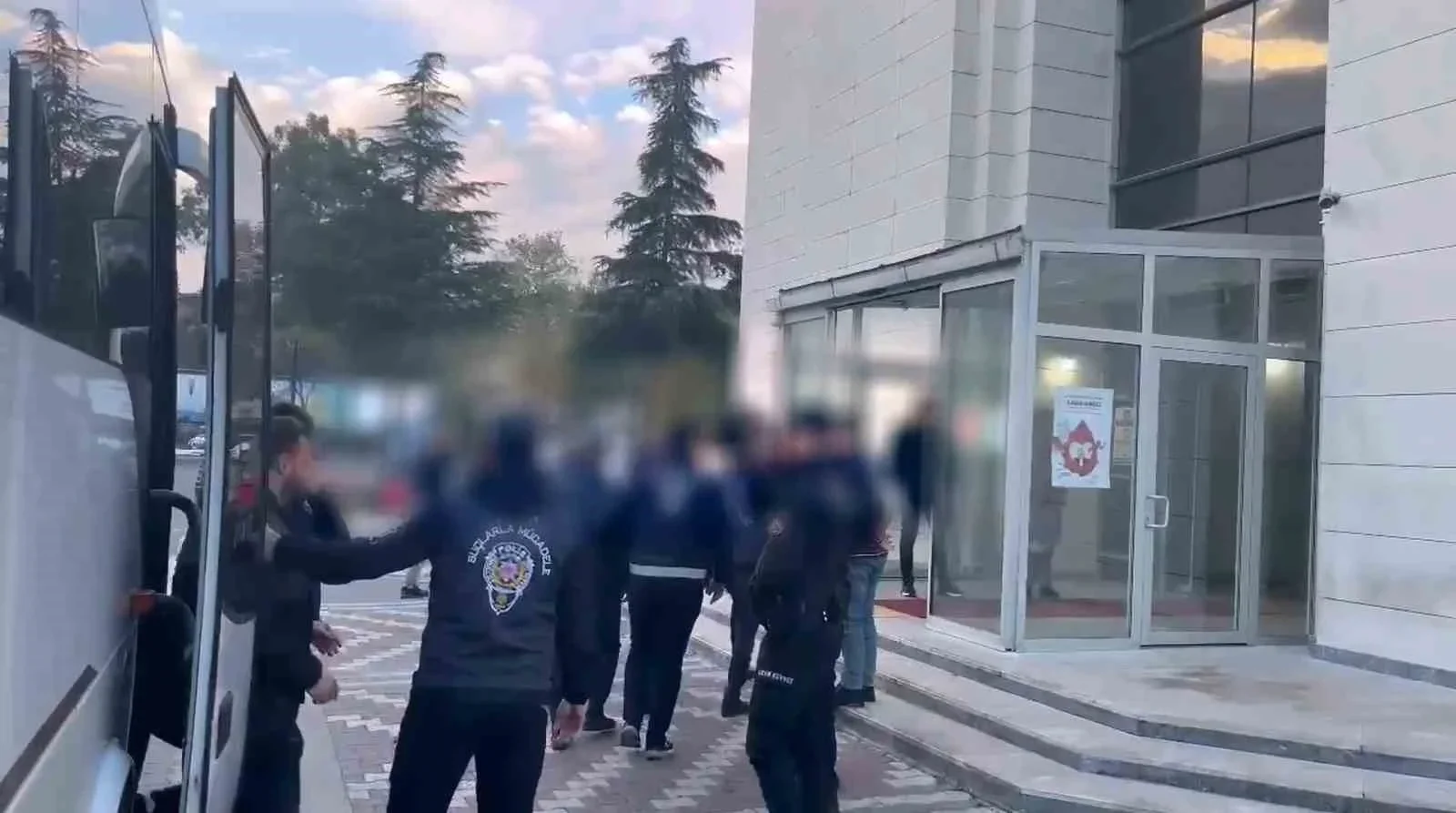 Manisa merkezli yasa dışı bahis operasyonunda 5 tutuklama