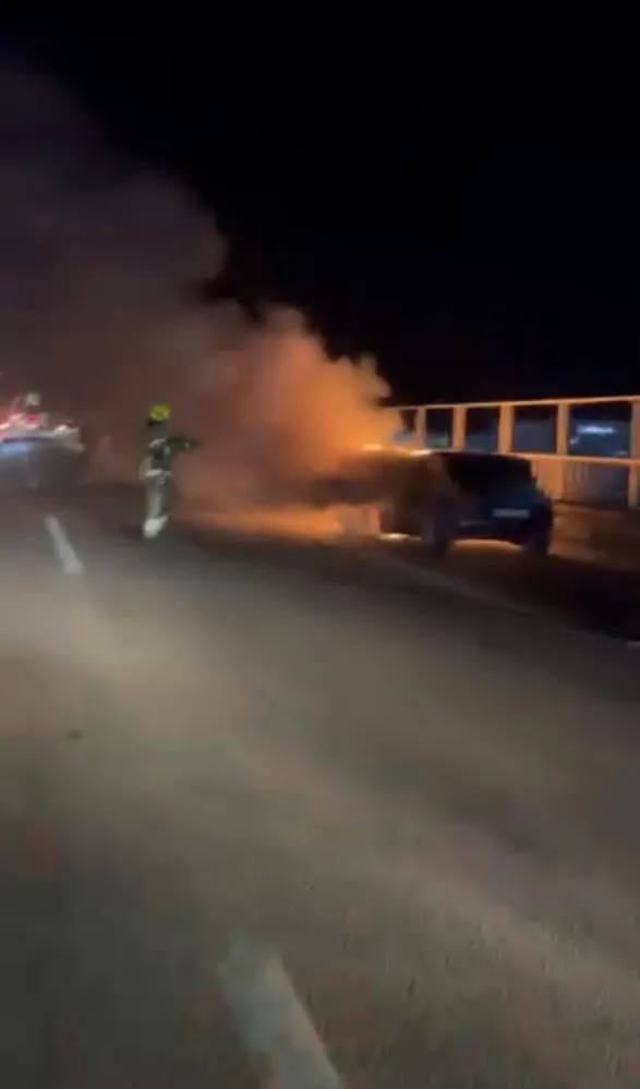 Otomobil seyir halinde alev alev yandı