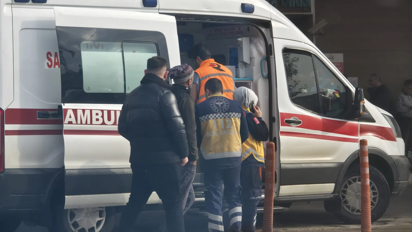 İnegöl'de talihsiz işçi elini demir kesme makinesine kaptırdı