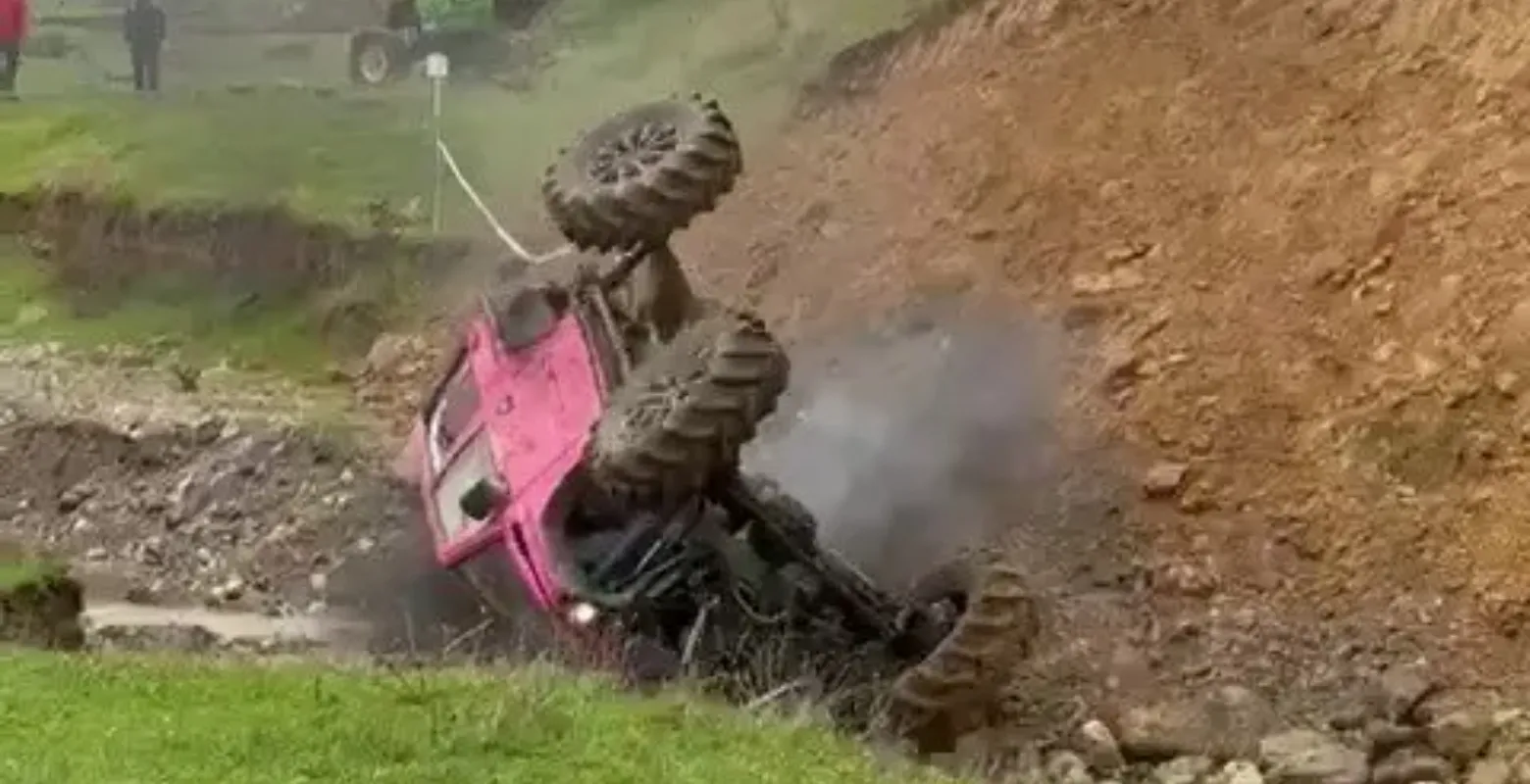 Korku dolu anlar kamerada! Yarış aracı takla attı