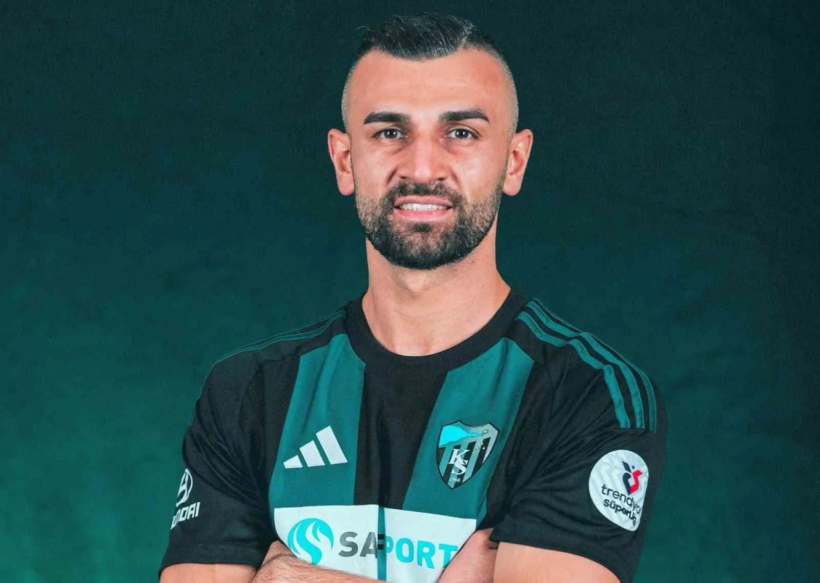 Kocaelispor’dan Serdar Dursun Kararı: “Ceza Yok, Kadro Dışı Yok – Oyuncumuza Sahip Çıkıyoruz”