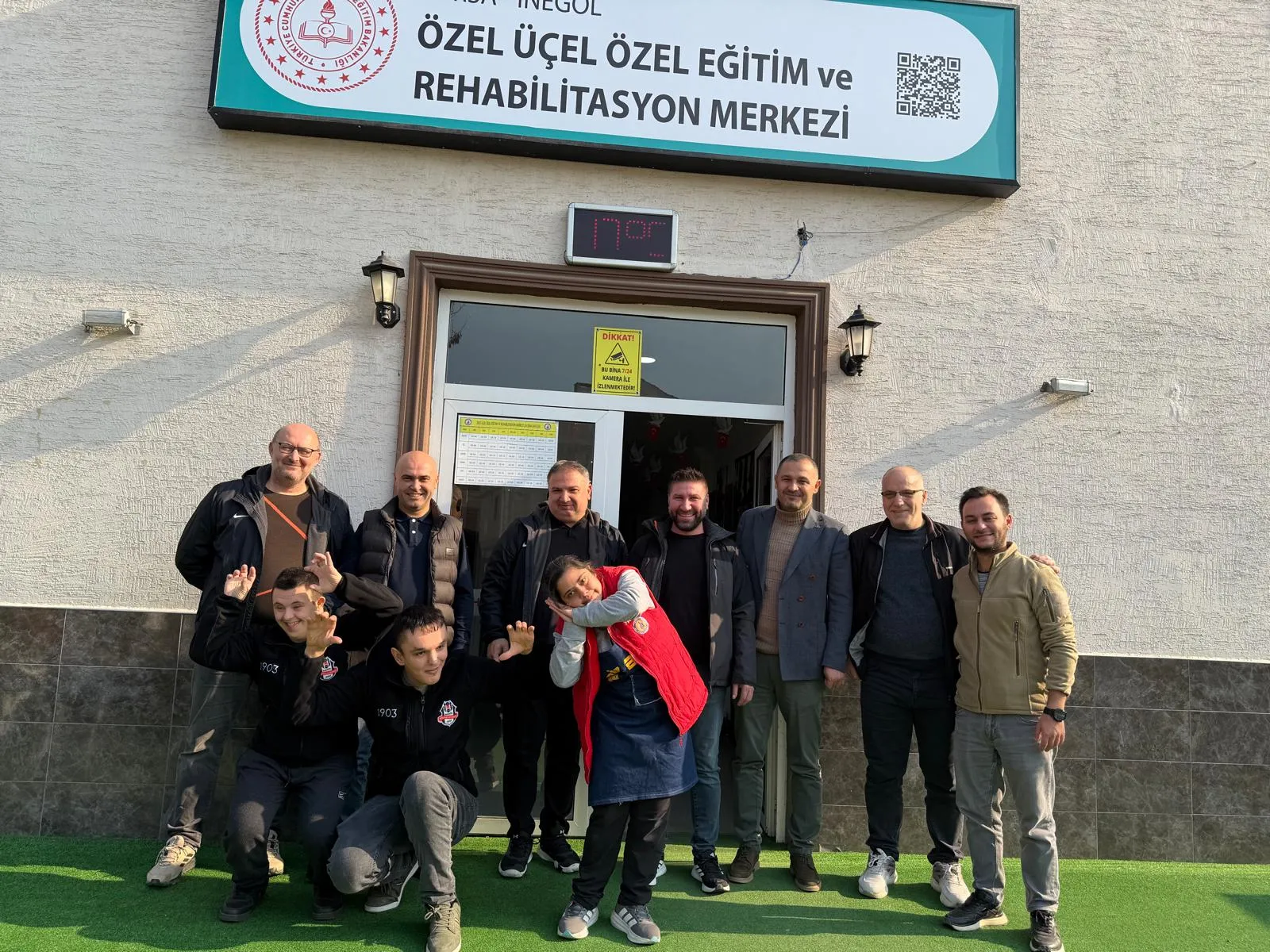 İnegöl Beşiktaşlılar Derneği’nden Engelliler Gününde Kalplere Dokunan Ziyaret